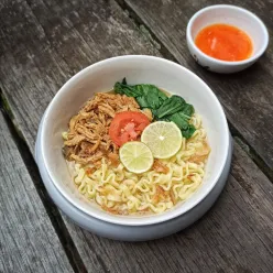 Mie Ayam Kuah Soto