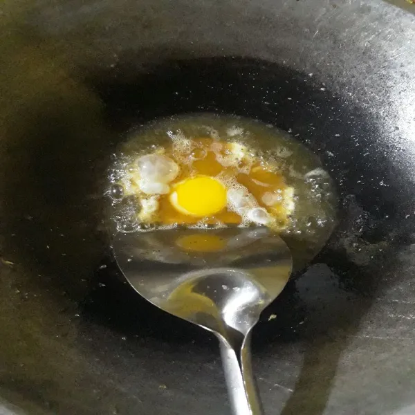 Goreng juga telur.
