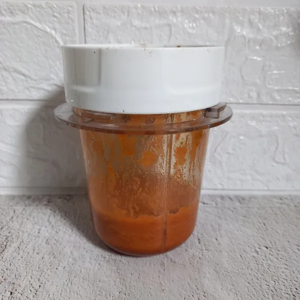 Siapkan bumbu halus.