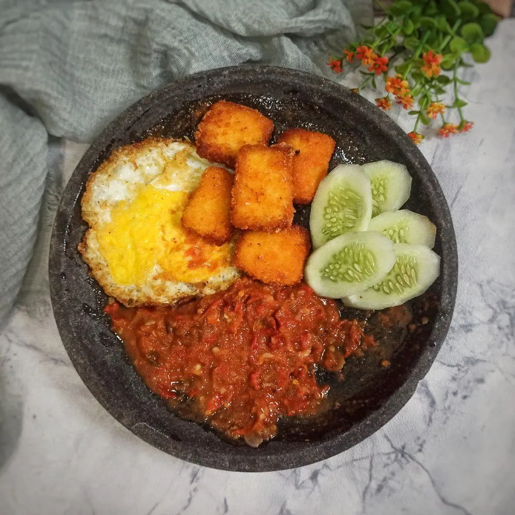 Penyetan Telur Ceplok Nugget