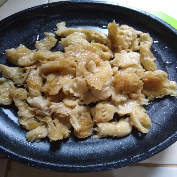 Goreng sampai berubah warna.