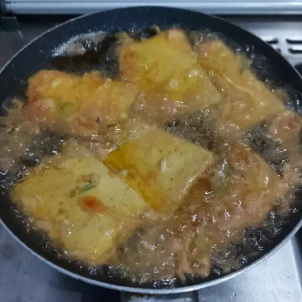 Goreng sampai kuning kecoklatan.