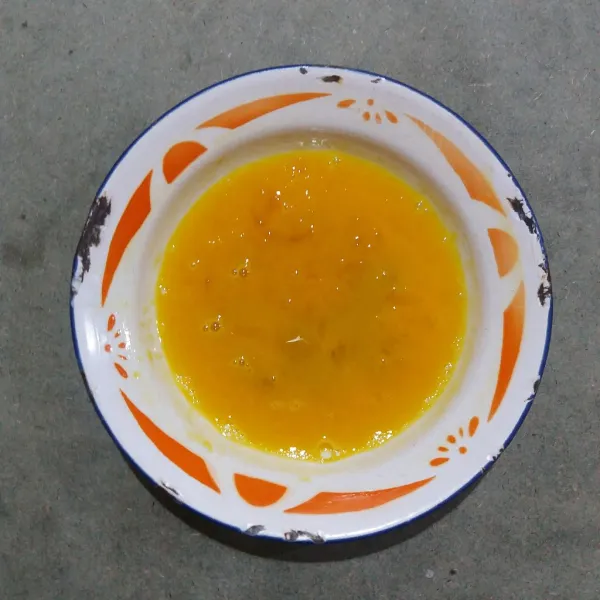 Bahan Olesan : aduk kuning telur & madu hingga tercampur rata.