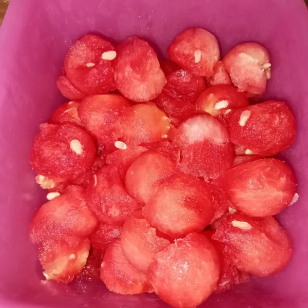 Kerok bulat buah semangka.