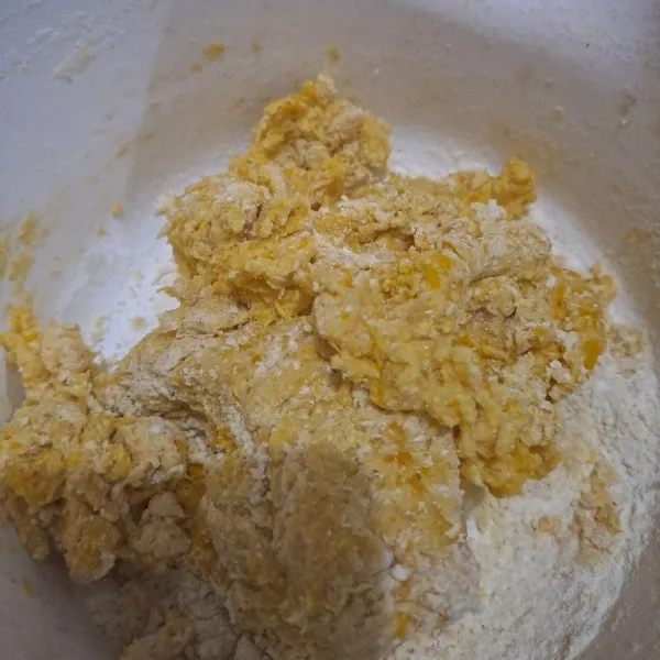 Masukan labu, aduk rata.