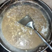 Masukkan air dan semua bahan lain kecuali Pokcoy dan larutan maizena, tes rasa.