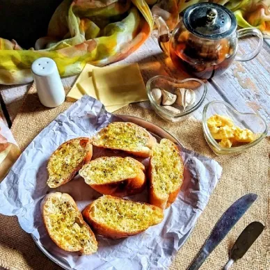 Cheesy Garlic Bread
