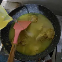 Tambahkan air. Didihkan.