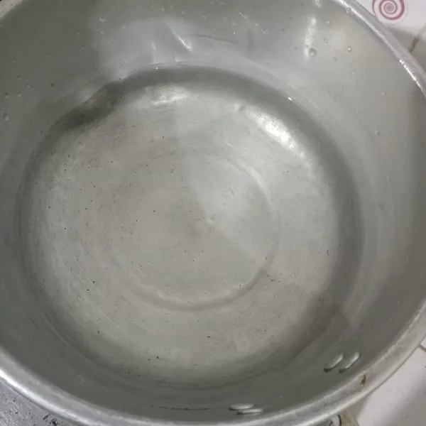 Rebus air sampai mendidih.