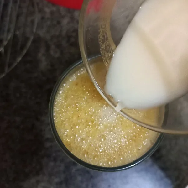 Beri minuman prebiotik.