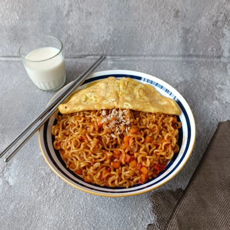 Mie Goreng Instan Pedas Gelegar