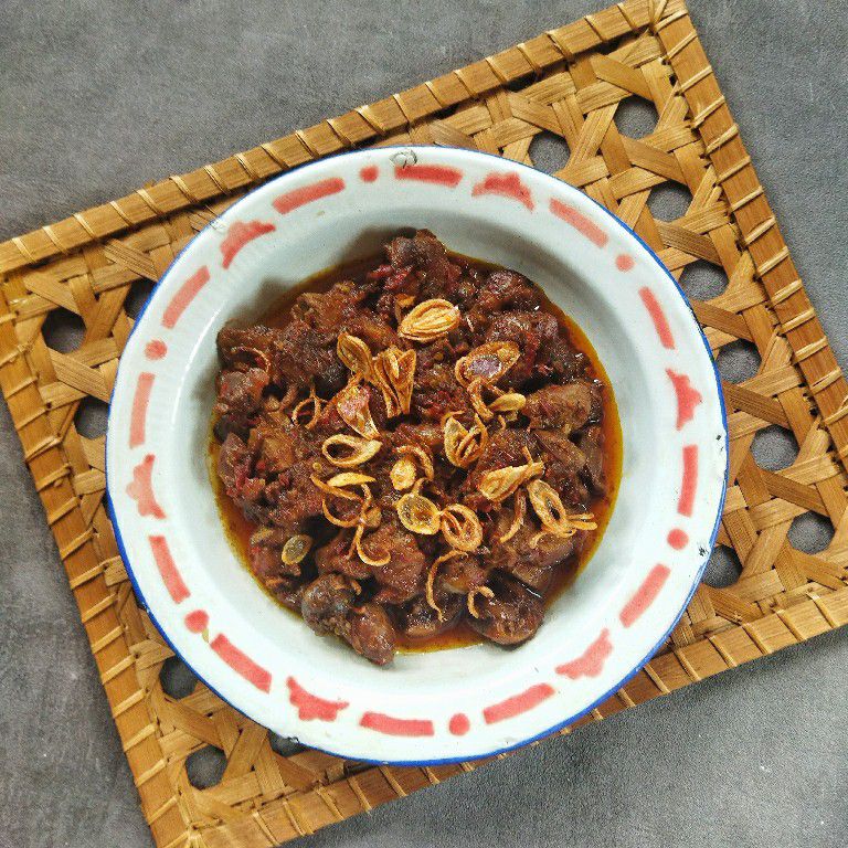 Proses memasak Gongso Ati Ampela di atas kompor