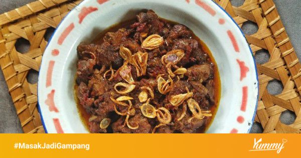 Proses memasak Gongso Ati Ampela di atas kompor