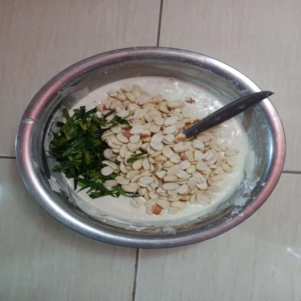 masukan kacang dan daun jeruk