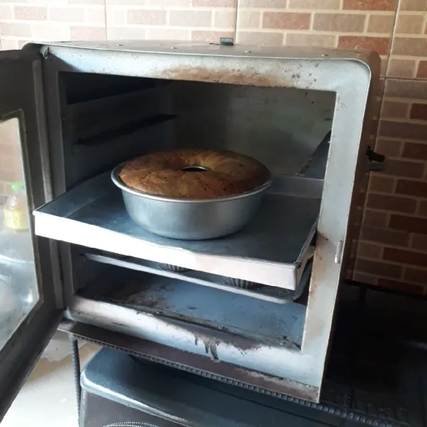 Panggang dalam oven yang sudah dipanaskan, gunakan api sedang. 25 menit rak bawah dan 15 menit rak atas, sesuaikan dengan oven masing-masing.