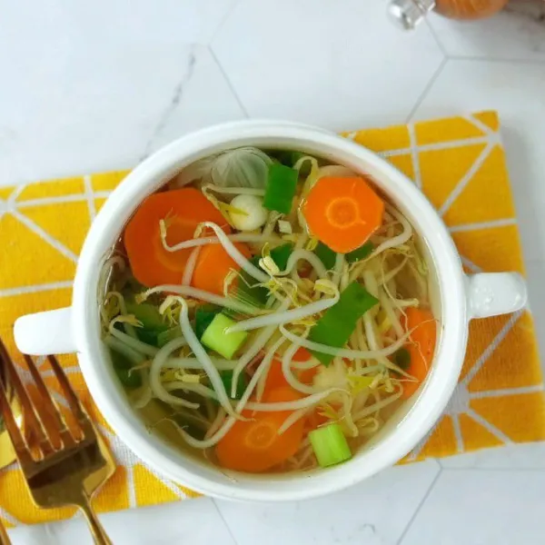 Sajikan sup saat hangat lebih nikmat. Yummy.
