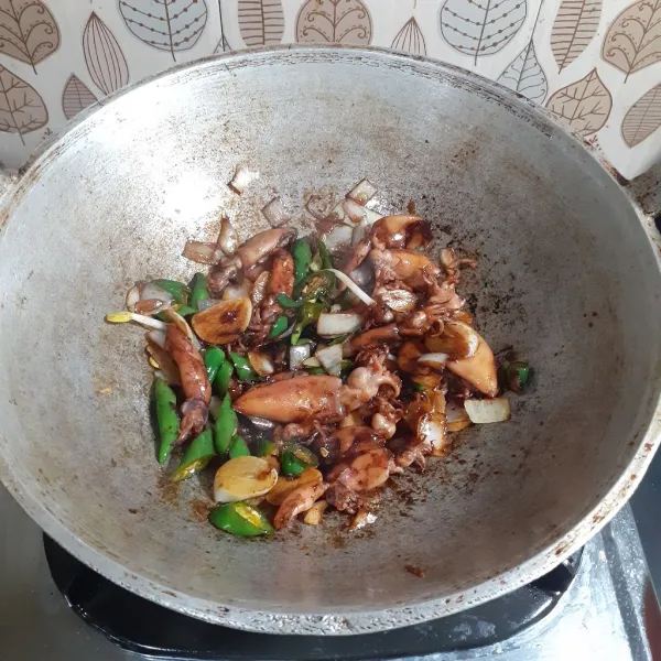 Aduk rata. Masak hingga semua tercampur rata, sajikan.