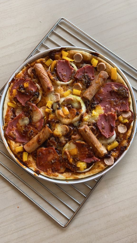 Resep Black Pepper Pizza with Pepperoni Sederhana Rumahan di Yummy App