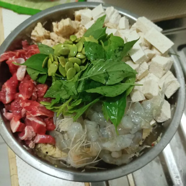 Campur smua bahan jadi satu