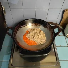 Tumis bumbu halus dan kacang hingga wangi. Aduk rata.