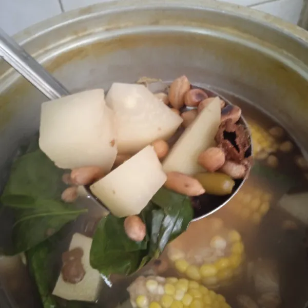 Sayur asem siap dihidangkan.