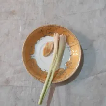 Cuci bersih jahe dan serai.