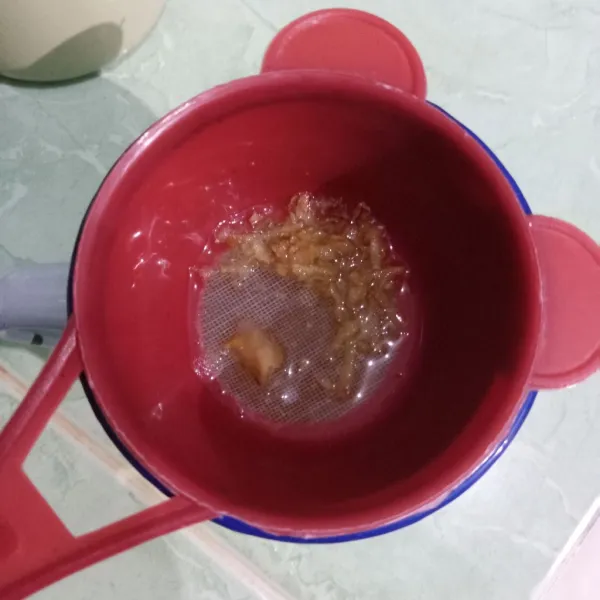 Saring terlebih dulu sebelum diminum.