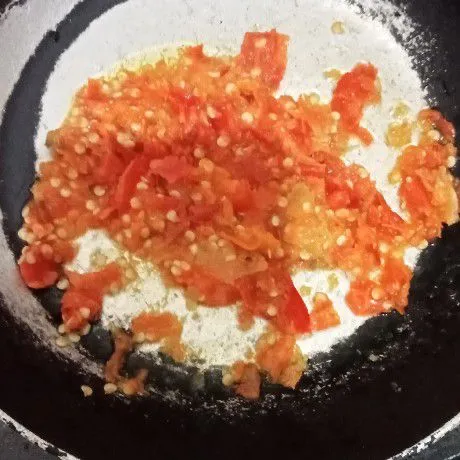 Kemudian tumis hingga matang dan angkat.
