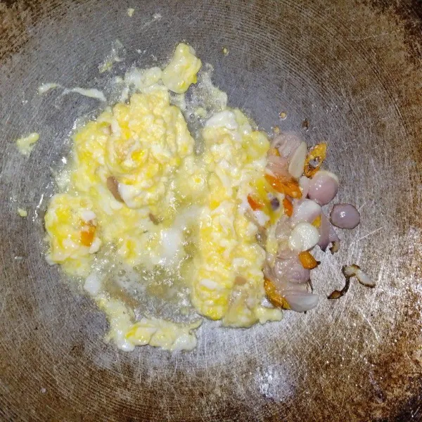 Masukan telor, orak arik.