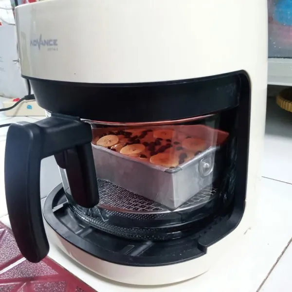 Panaskan Airfryer selama 15. Masukkan adonan. Panggang selama 22-25 menit dengan suhu 160°atau sampai matang. Angkat dan sajikan.