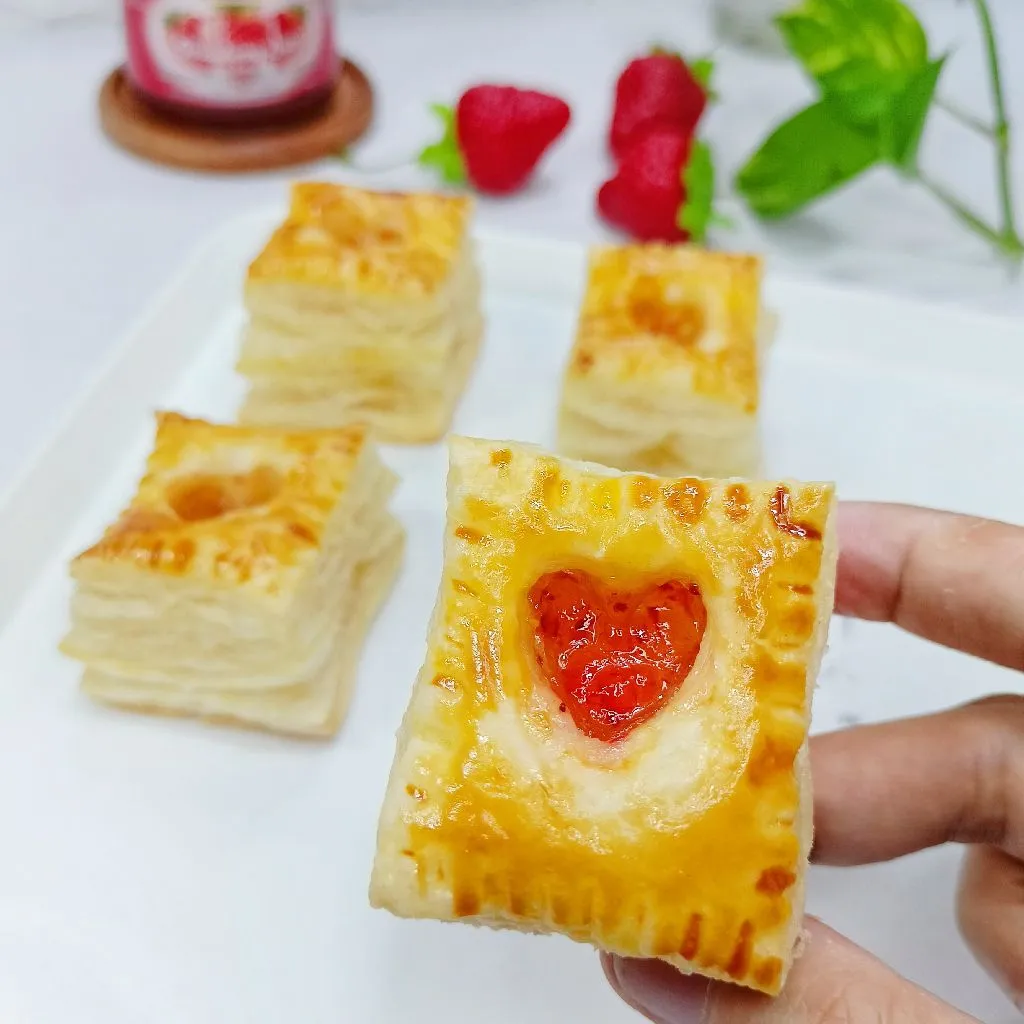 Strawberry Jam Heart Puff