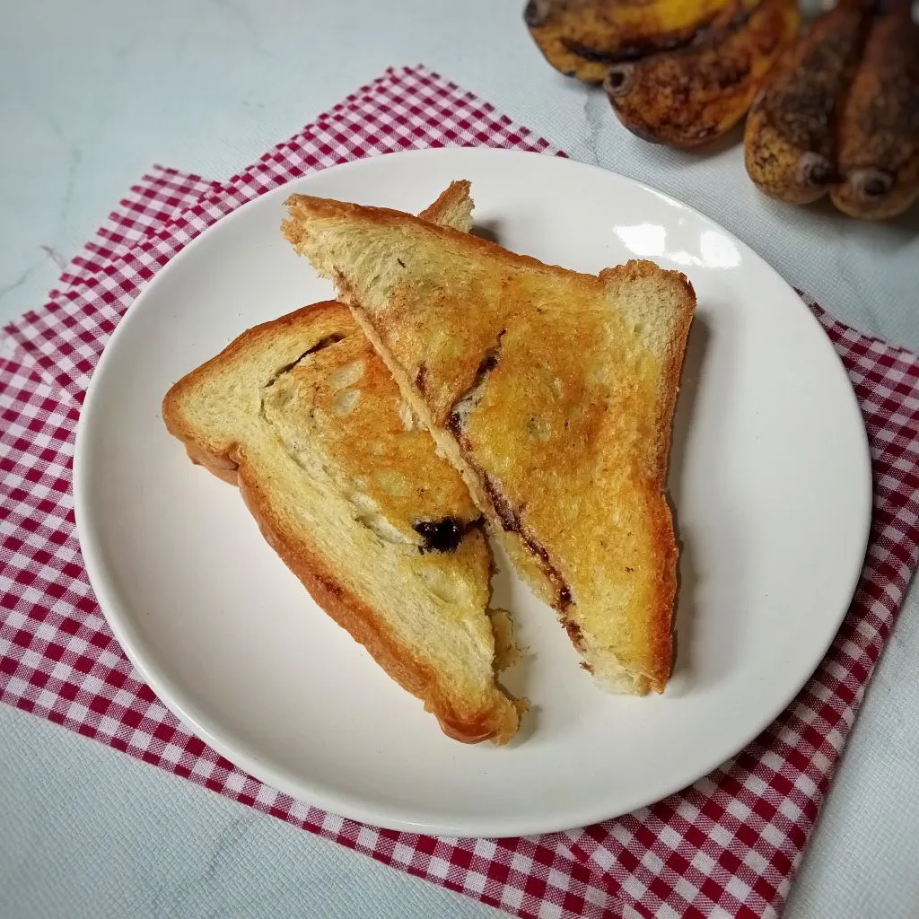 Roti Tawar Panggang Pisang Cokelat