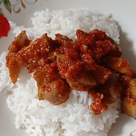 jengkol balado siap disajikan.