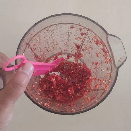 Haluskan bahan bumbu sisihkan