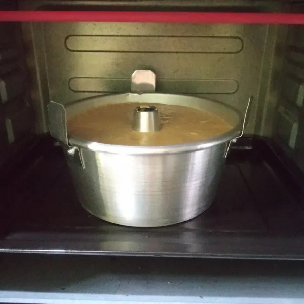 Panggang di suhu 170°C selama 50 menit ato hingga matang, sesuaikan dengan oven masing-masing.