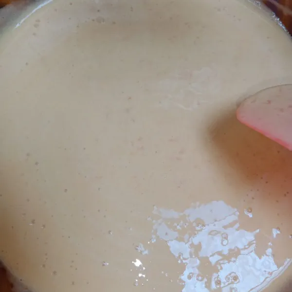 Mixer gula, telur, sp sampai mengembang lalu masukan labu kukus yang sudah dihaluskan, terigu dan santan bergantian.