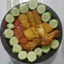 Lalapan Ayam Tahu Tempe
