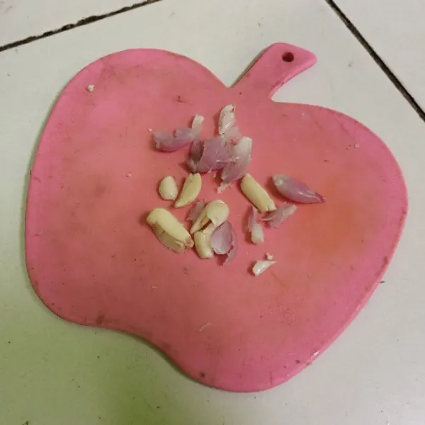 Geprek bawang merah putih.
