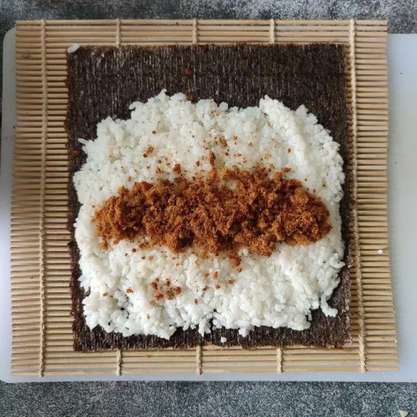 Tata juga abon di atas nasi.