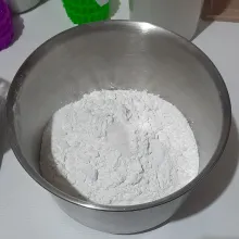 Campurkan tepung beras dan tapioka