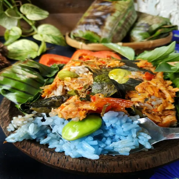 Nasi biru lebih enak dinikmati selagi masih hangat