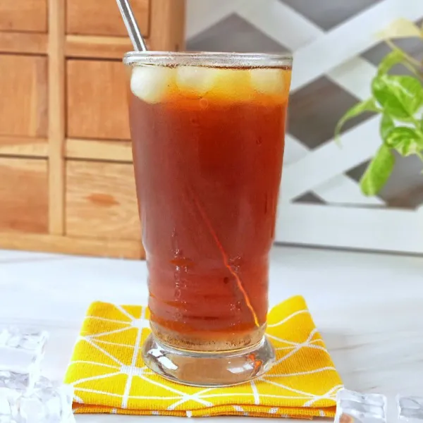 Tambahkan es batu dan siap disajikan.