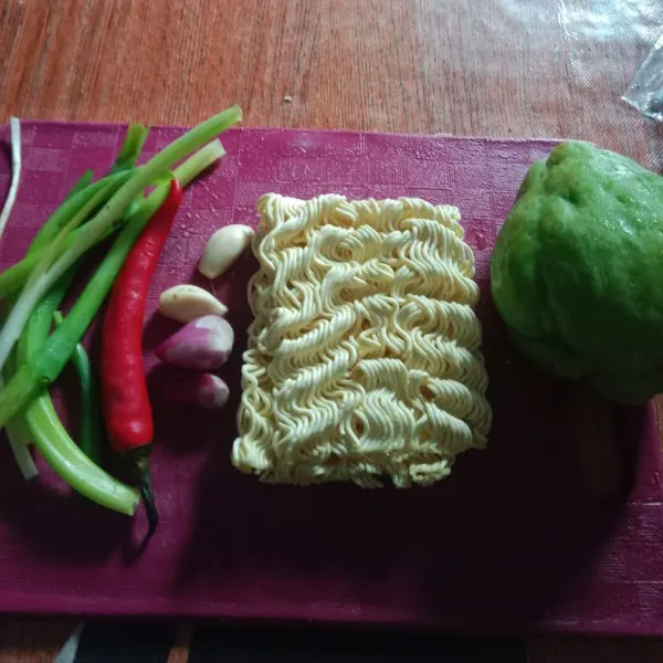 Siapkan bahan-bahan.