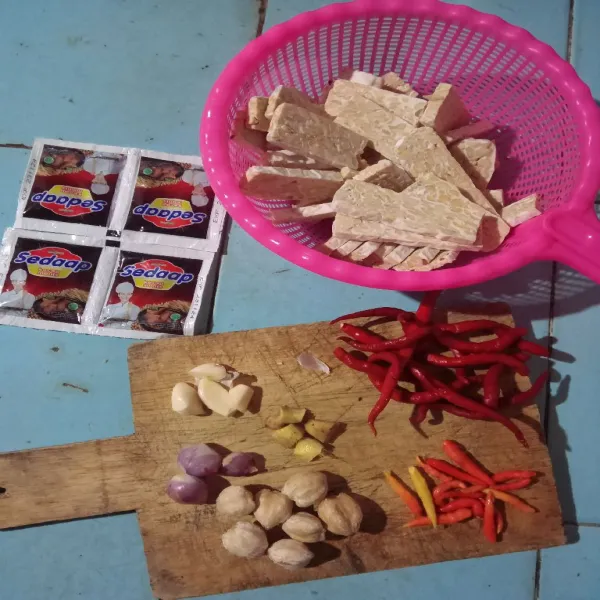 Siapkan bahan yang akan diolah.