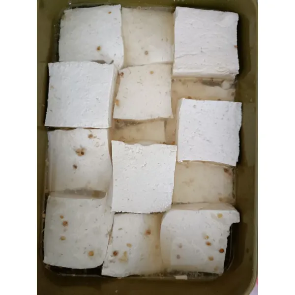 Bumbui dan rendam tahu sekitar 10-15 menit