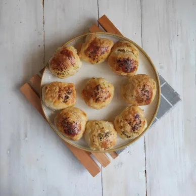 Bolpis Keju Parsley Puff Pastry