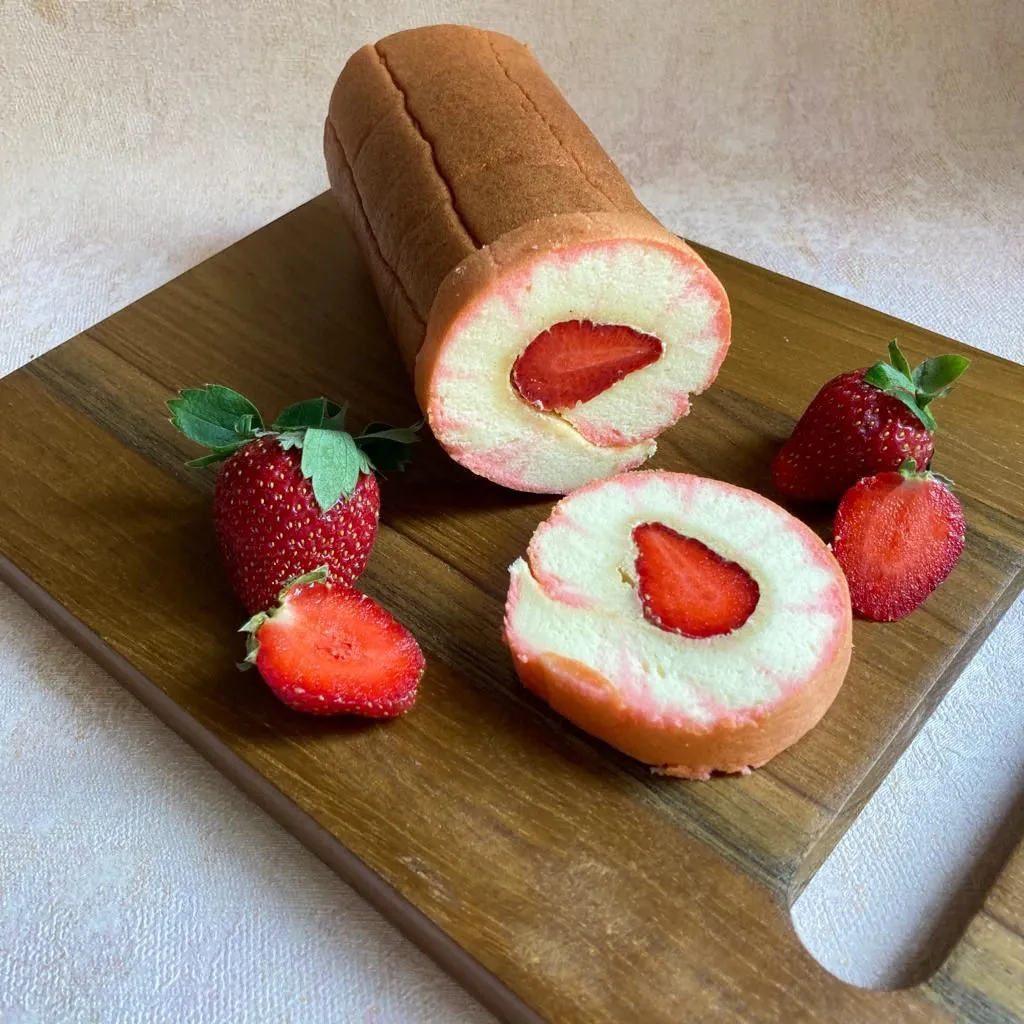 Strawberry Roll Cake #YummyXtraPoint