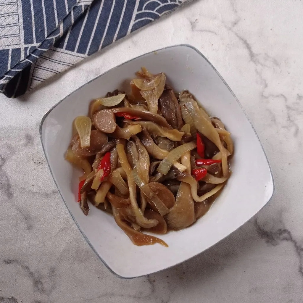 Proses memasak tumis jamur sosis saus tiram