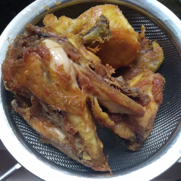 Goreng ayam sampai kering