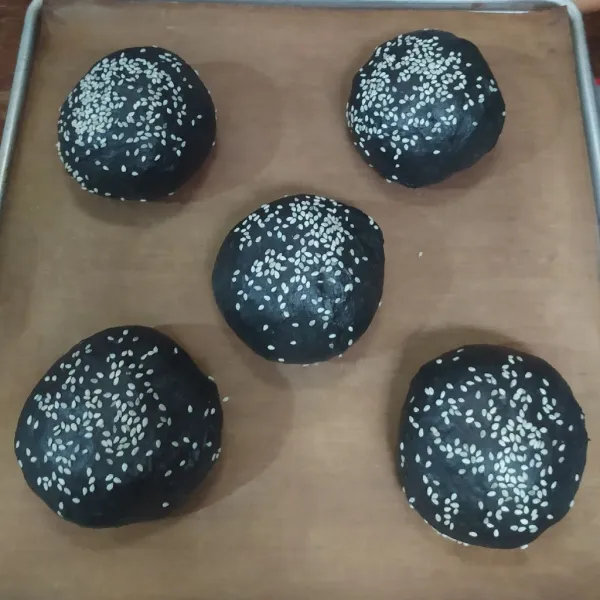 Tutup dengan serbet bersih dan biarkan mengembang selama 60 menit.